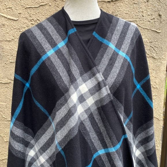 Burberry wrap - Picture 4 of 6